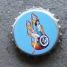 badge capsule pin up et roue a flammes style annee 50 rétro