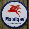 plaque mobilgas ronde avec pegase tole deco garage huile