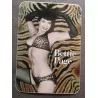 sticker bettie page fond leopard autocollant sexy reine pinu