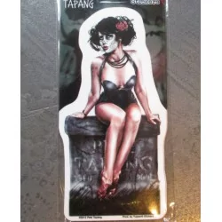 sticker pin up muerte en corset noir assise autocollant style tattoo