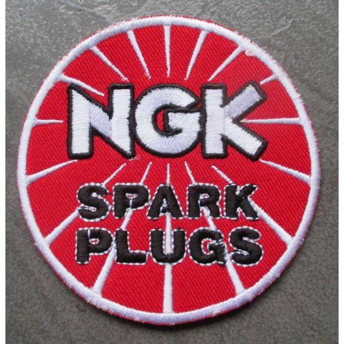 patch logo bougie NGK rond rouge spark plugs ecusson rock roll pop chanteur anglais patch logo bougie NGK rond rouge spark plugs ecusson rock roll pop chanteur anglais