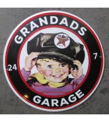 plaque décorative emaillée grandads garage garçon et casquette texaco tole ronde 12cm