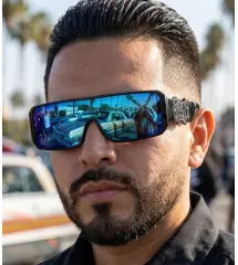 Lunettes de Soleil LOCS Lowrider Cultura Noir Brillant & Verres Miroir Bleu Lunettes de Soleil LOCS Lowrider Cultura Noir Brillant & Verres Miroir Bleu